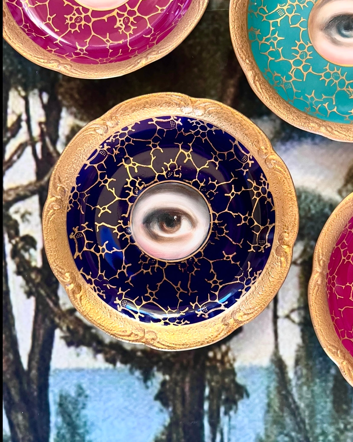 No. 2565 Lover's Eye Painting on a Mini Cobalt Blue Gilt Plate