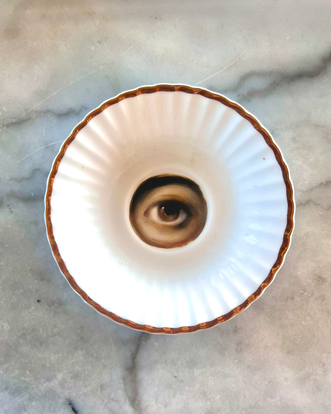 No. 2571 Lover's Eye Painting on a Mini White and Gilt Fluted Plate