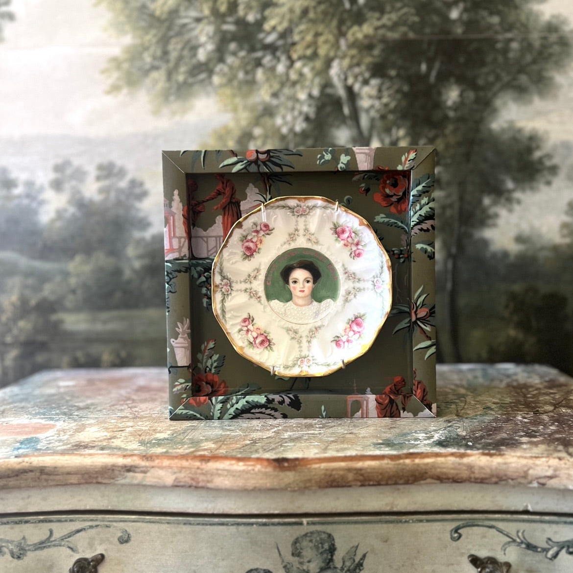 No. 2653 "Cecily Never Looked Back" Portrait Plate