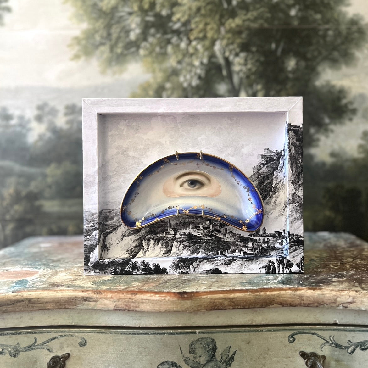 No. 3211 Lover's Eye Painting on a Blue & Gold Garland Crescent Plate