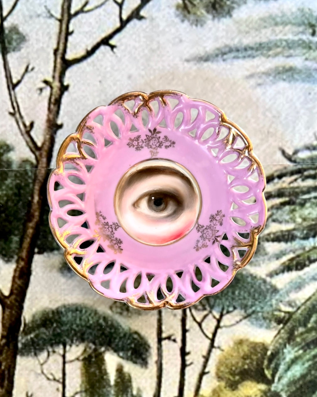 No. 2587 Lover's Eye Painting on a Mini Pink Iridescent Plate