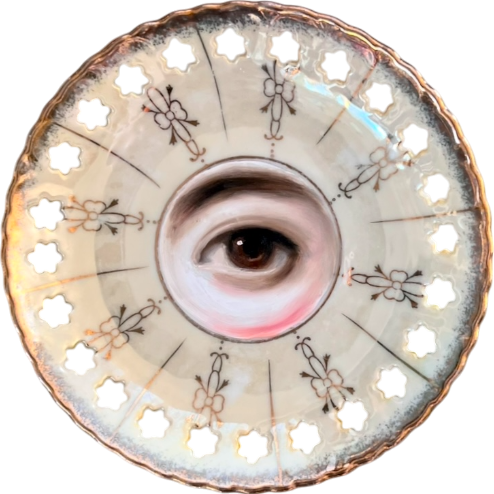 No. 2585 Lover's Eye Painting on a Mini Pale Yellow Iridescent Plate