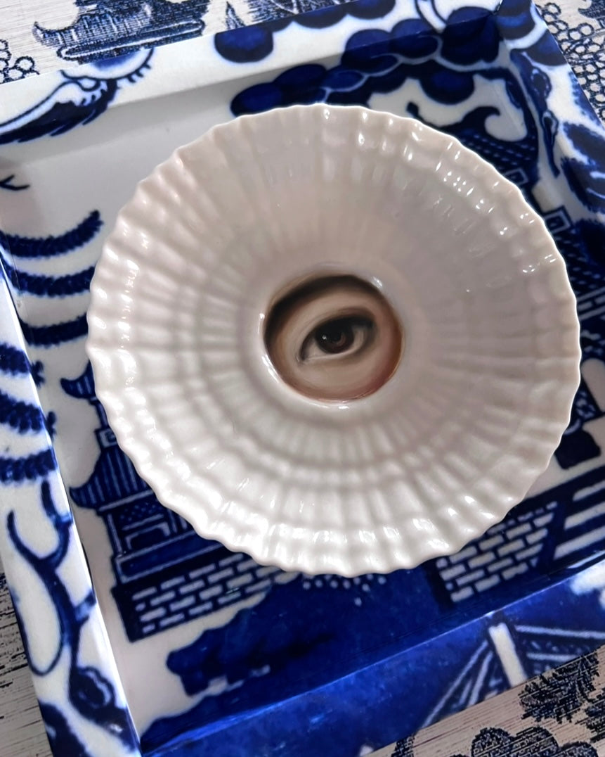 No. 2621 Lover's Eye Painting on an Irish Belleek Shell Plate