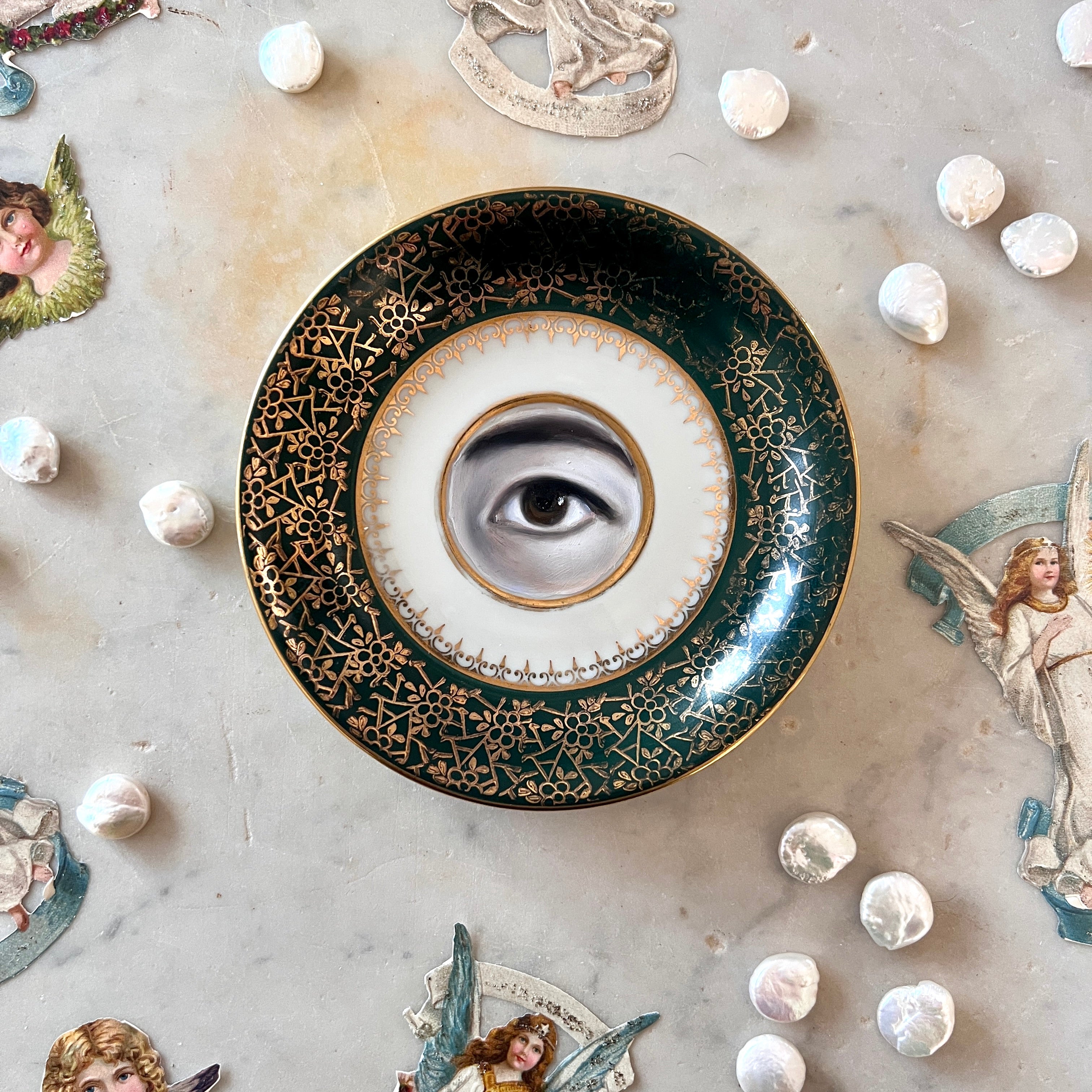 No. 2925 Lover's Eye Painting on a Green & Gold Plate