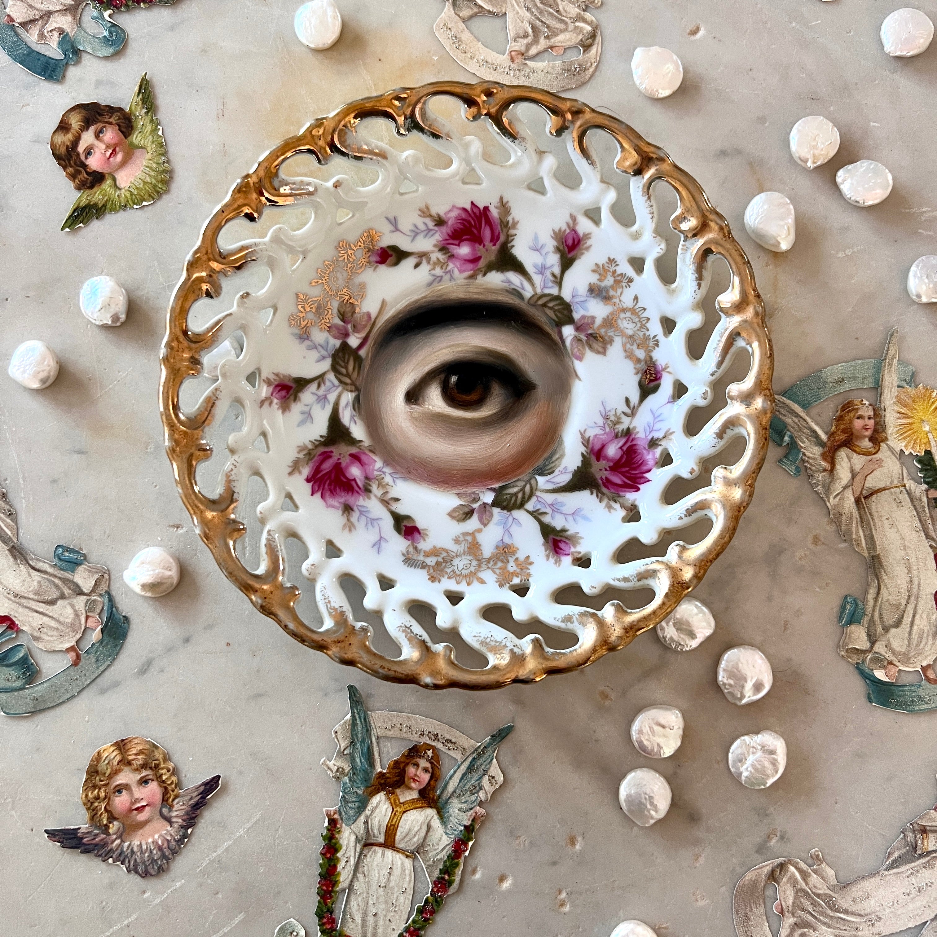 No. 2940 Lover's Eye Painting on a Floral Luster Plate with Gold Reticulated Border