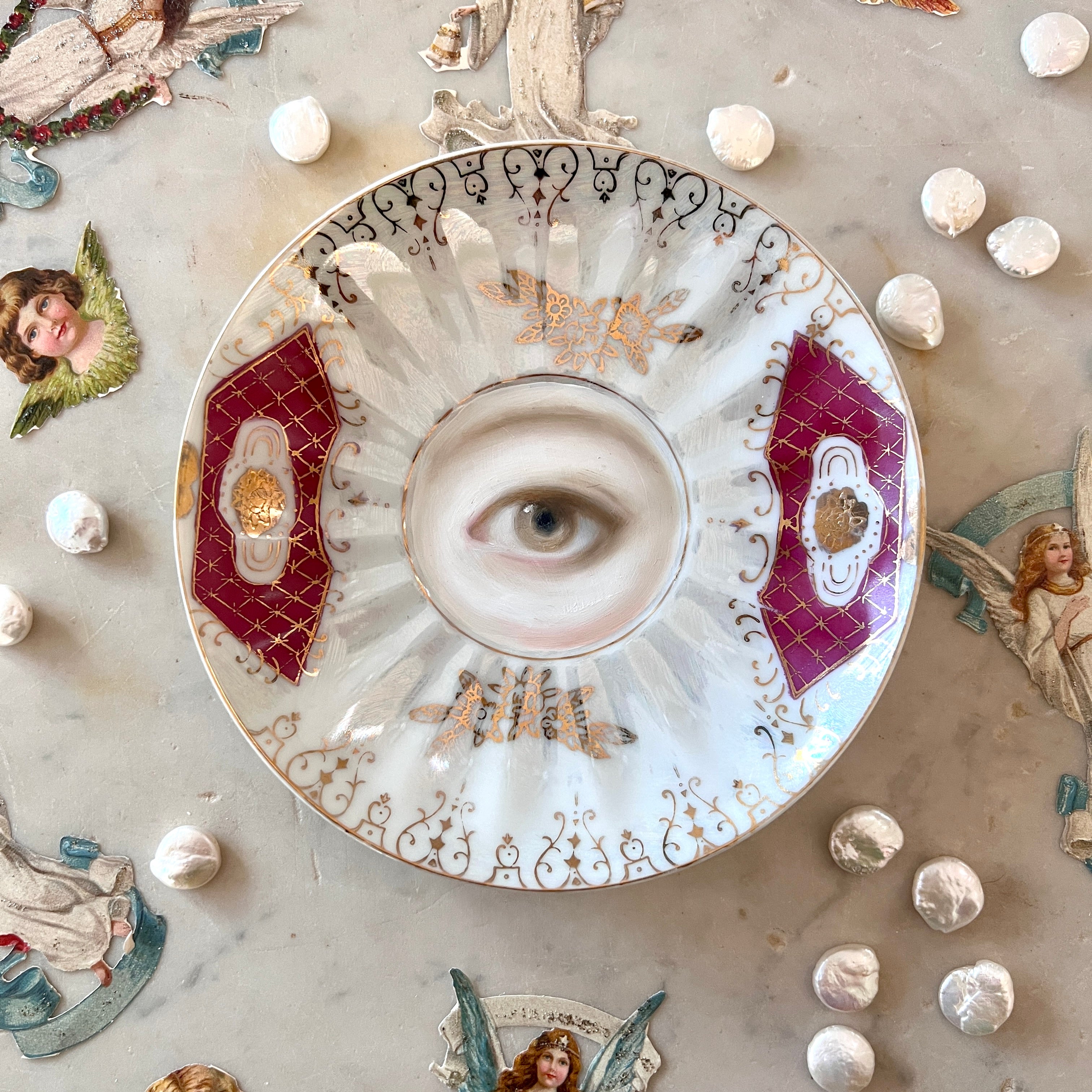 No. 3087 Lover's Eye Painting on a Pearl & Magenta Plate