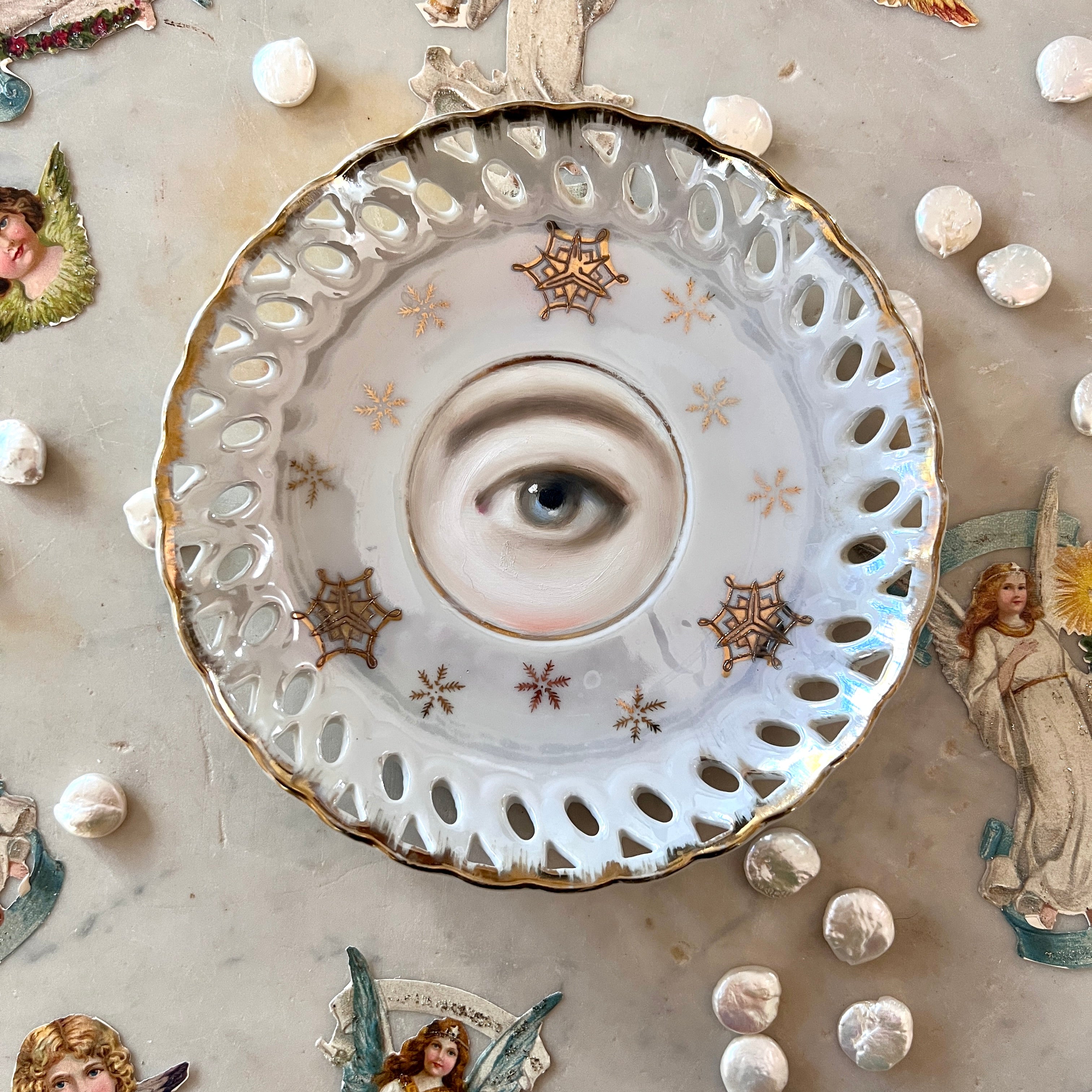 No. 3086 Lover's Eye Painting on an Iridescent Snowflake Plate