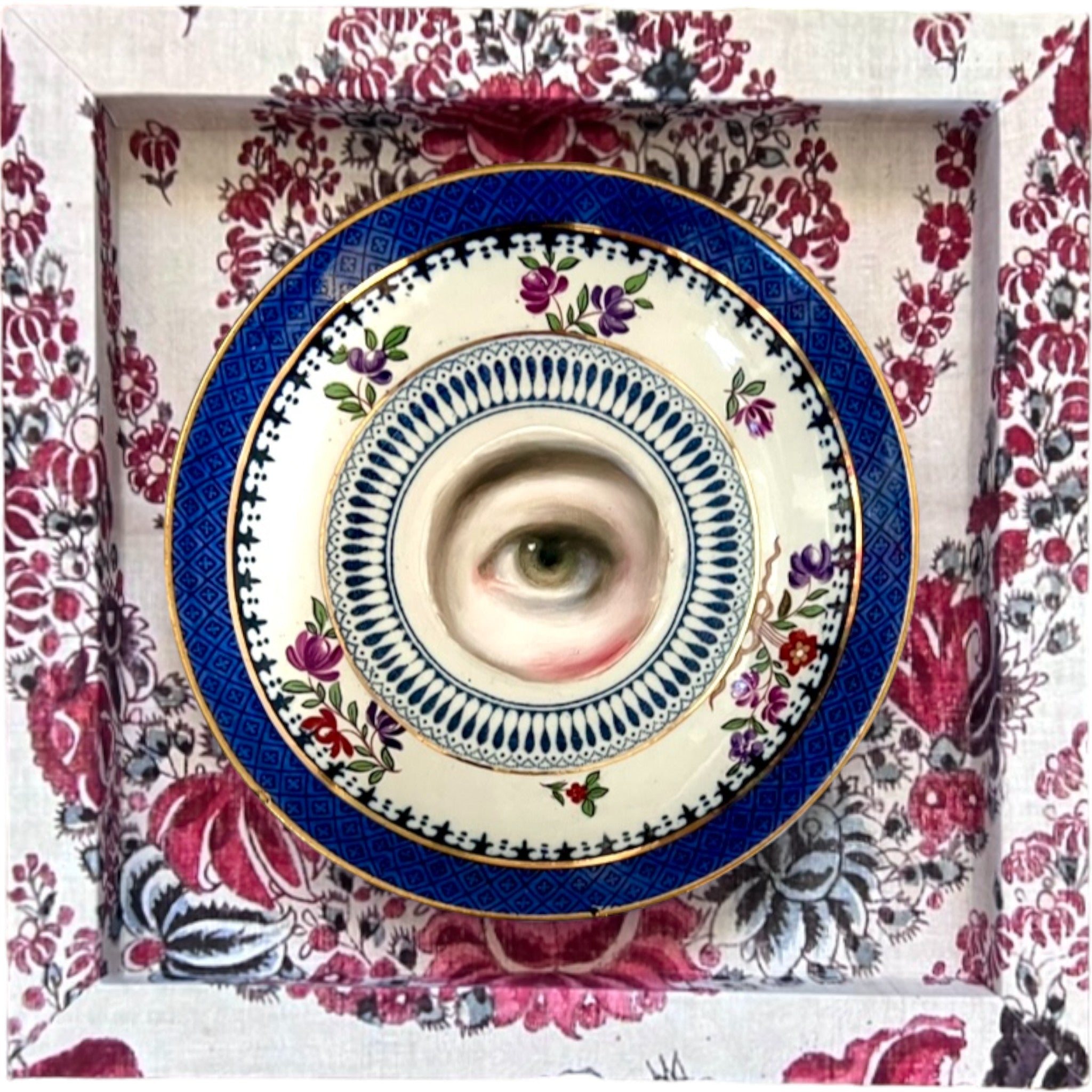 No. 2433 Lover's Eye Painting on an English Lowestoft Pattern Plate