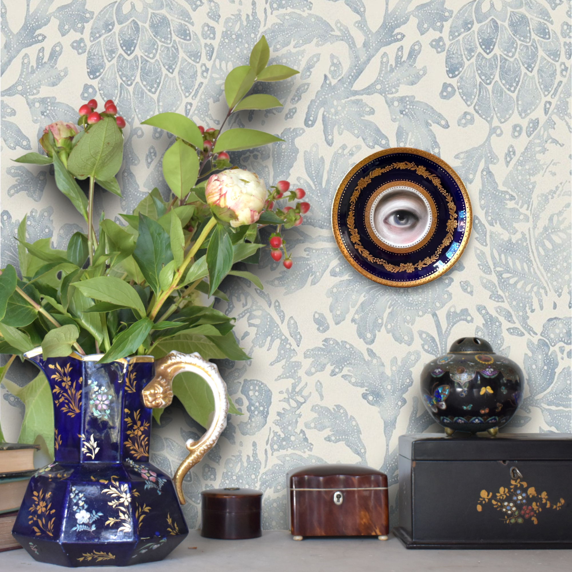 No. 2729 Lover's Eye Painting on a Mini Cobalt and Gilt Flower Plate