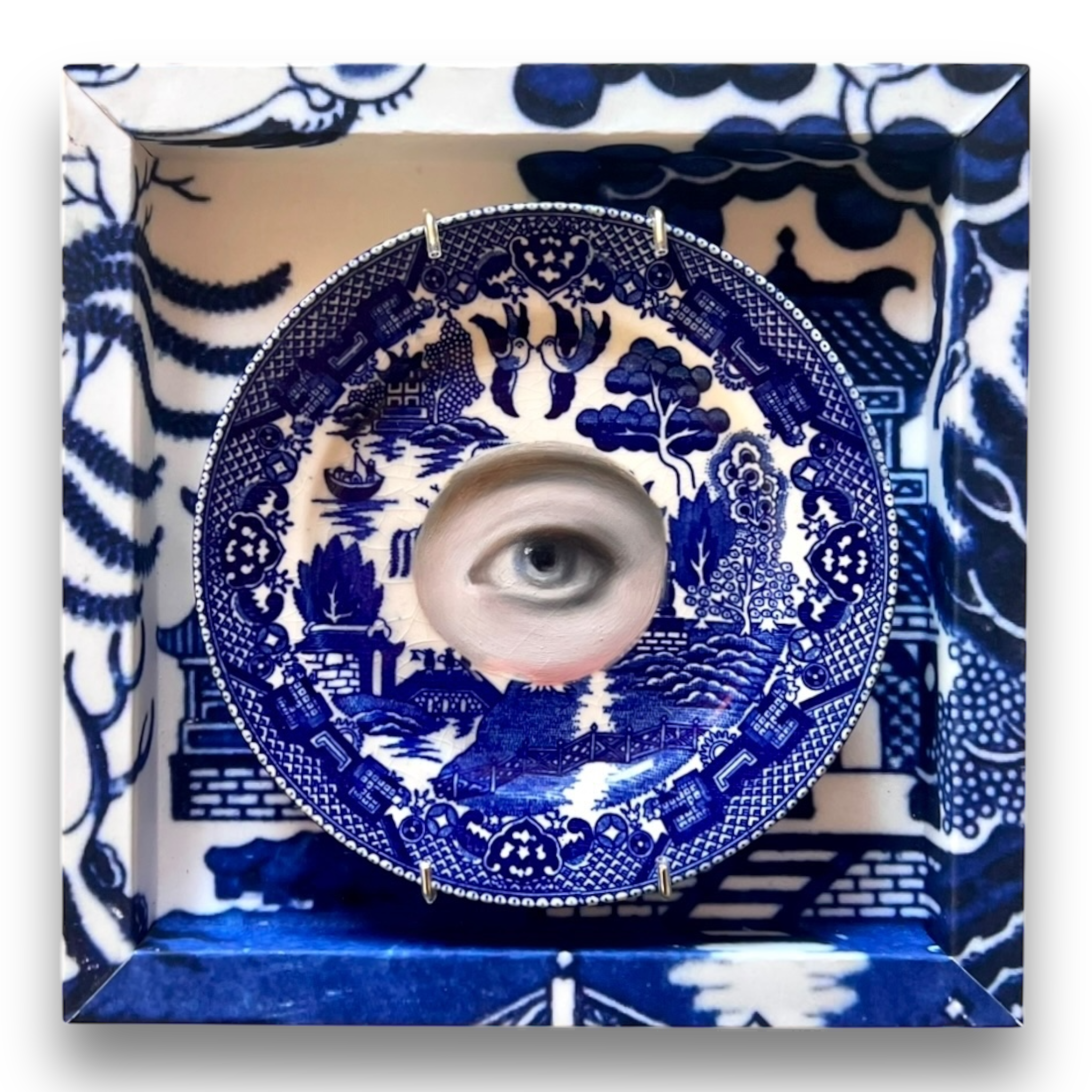 No. 2882 Lover's Eye Painting on a Chinoiserie Blue Willow Plate