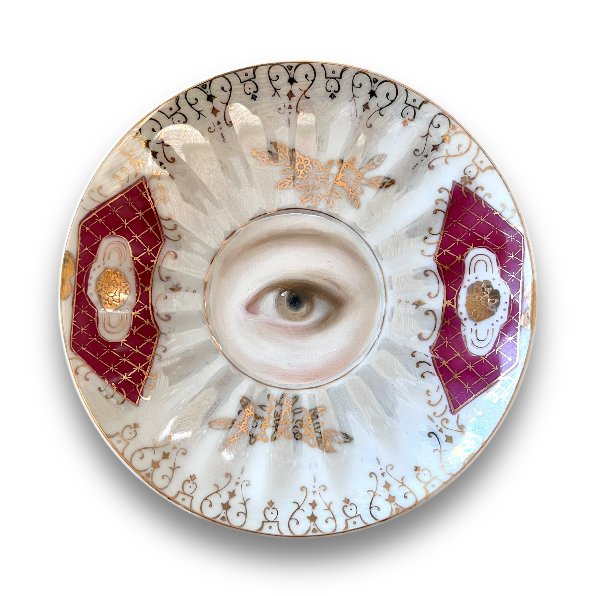 No. 3087 Lover's Eye Painting on a Pearl & Magenta Plate