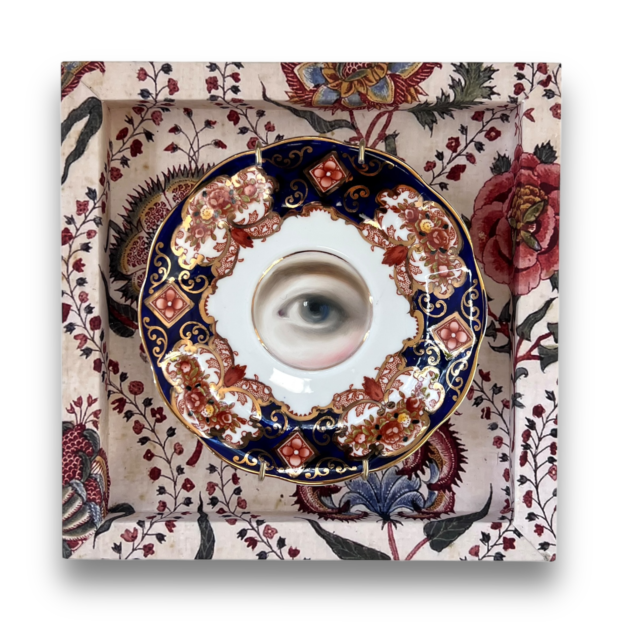No. 3001 Lover's Eye Painting on an English Imari Plate