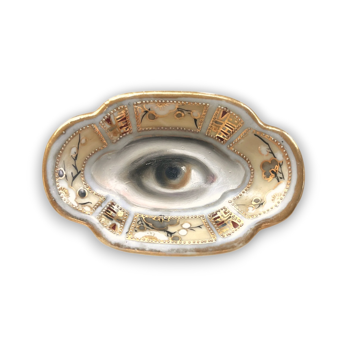 No. 3866 Lover’s Eye Painting on a Mini Gold Chinoiserie Dish